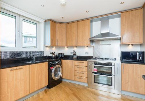 403 Portland Gardens Penthouse Apartment - image 11