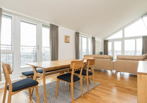 403 Portland Gardens Penthouse Apartment - image 7