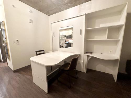 Flexhome East Side Studio UR7 - BradySt Gym Balcony in Milwaukee, USA