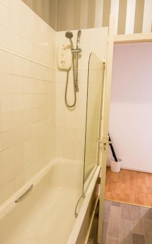 419 Luminous 2 bedroom apartment in the heart of Edinburgh's Old Town - image 11