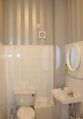419 Luminous 2 bedroom apartment in the heart of Edinburgh's Old Town - image 10
