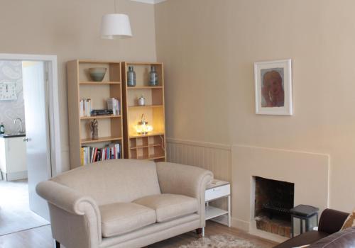 419 Luminous 2 bedroom apartment in the heart of Edinburgh's Old Town - image 5