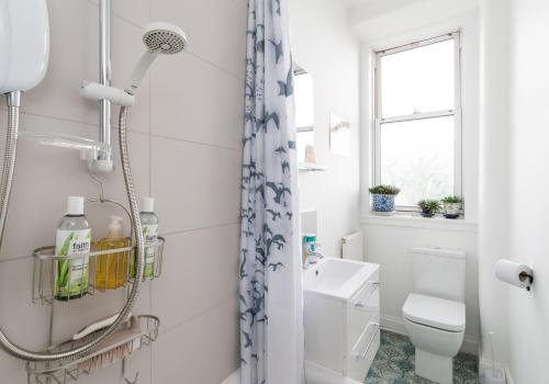 425 Quirky and charming 2 bedroom seaside apartment in Portobello - image 9