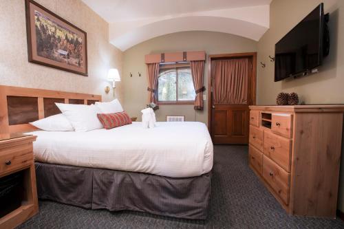 Olympic Village Inn Squaw Valley - image 10
