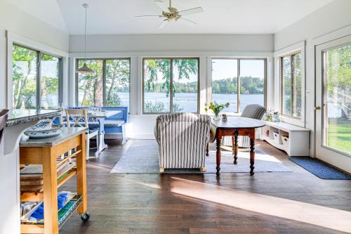 Waterfront Cottage in Summer Village with Grill in Westford (MA)