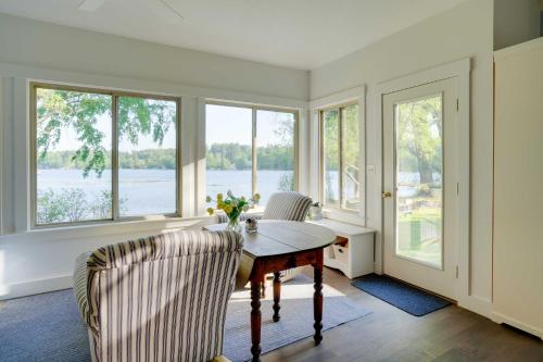 Waterfront Cottage in Summer Village with Grill in Westford (MA)