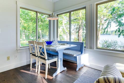 Waterfront Cottage in Summer Village with Grill in Westford (MA)