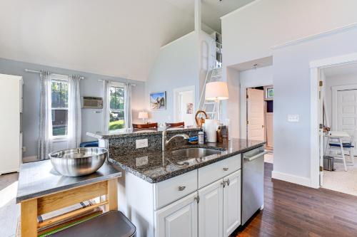 Waterfront Cottage in Summer Village with Grill in Westford (MA)