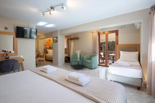 4 twin beds