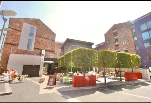 Campbell Square Apartment 3, Liverpool