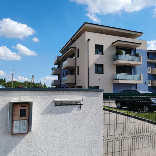Pe-Ki Lux Apartman Székesfehérvár (Pe-Ki Lux Apartman Szekesfehervar) in Székesféhervár Városközpont
