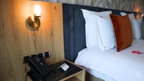 Deluxe Double Room with Balcony image 1