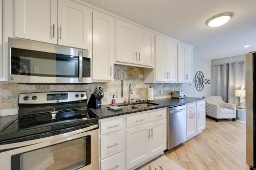 Hot Springs Condo with Pool and Lake Hamilton Access in Lake Hamilton, USA