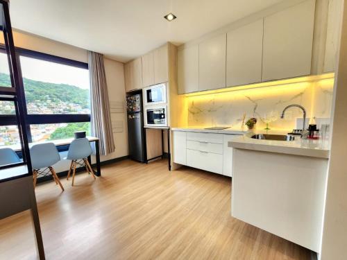 Kitchen, Studio Perto do Centro e do Aeroporto in José Mendes