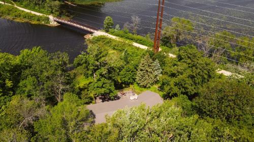 Mid-Century Lakefront Haven Near Wayzata - image 9