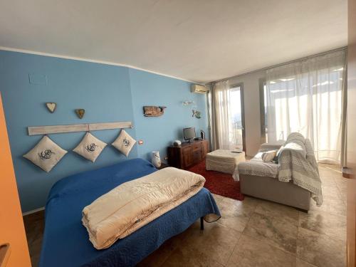 Studio with Balcony image 9