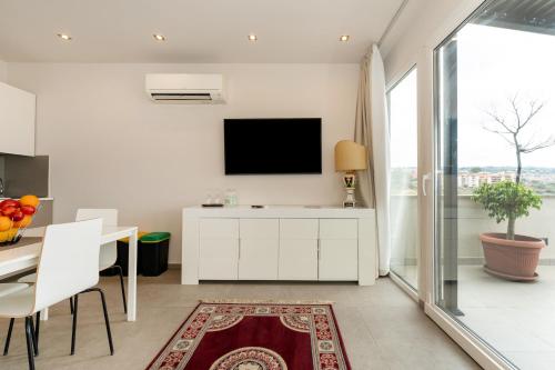 Apartment with Terrace image 4