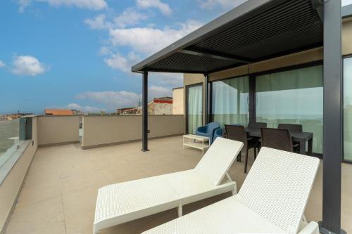 Apartment with Terrace image 8