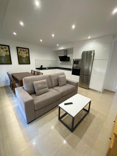 Apartamento de 2 dormitorios At1 en Sanxenxo con vistas al mar y piscina