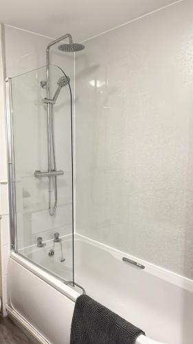15 mins to Princes Street Spacious Lakeside Home with Free Parking, Edimburgo (foto 8)