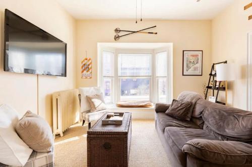 . HISTORIC COMFY CONDO- Heart of Ellicottville, Self Checkin
