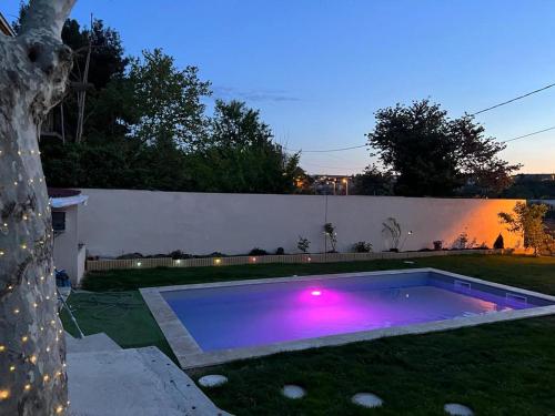 Maisonnette récente avec piscine BnB Les Cadeneaux
