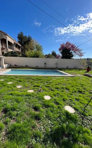Maisonnette avec jardin piscine non accessible, Marseille (photo 3)