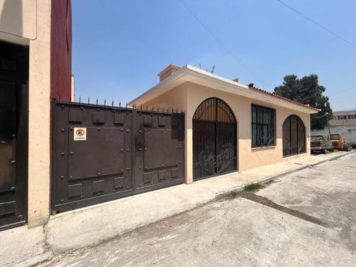 Casa Azul Quintero a 3 min del Parque Acuatico in Ixtapan de la Sal, Mexico