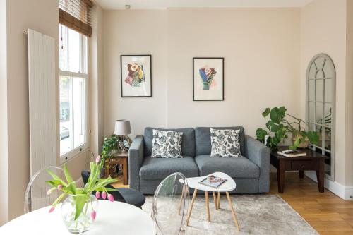 Chic 2-Bedroom Apartment on the Kings Road, Chelsea, London
