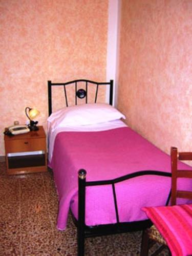 Economy Single Room with Shared Bathroom