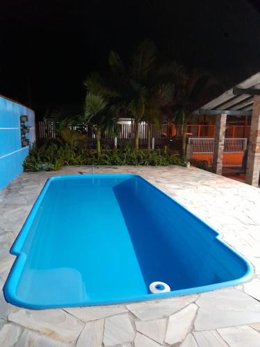 casa aconchegante com piscina e jardim