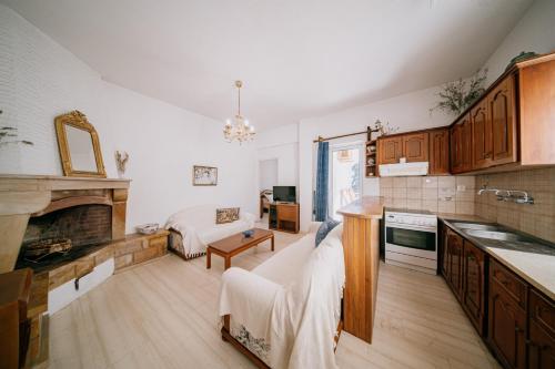 Iekārtas, Fotis beach apartment at Komi in Emporios