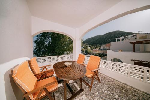 Balkons/terase, Fotis beach apartment at Komi in Emporios