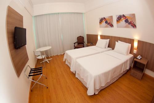 2 twin beds