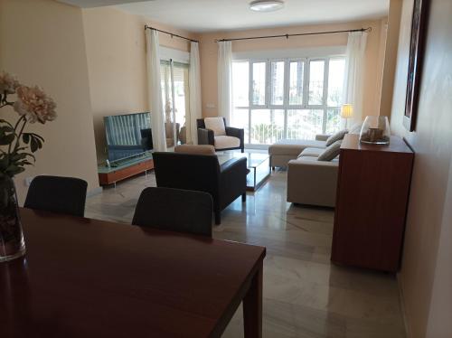 chalet & piscina-jardín-barbacoa (chalet & piscina-jardin-barbacoa) in 阿爾尤瑟