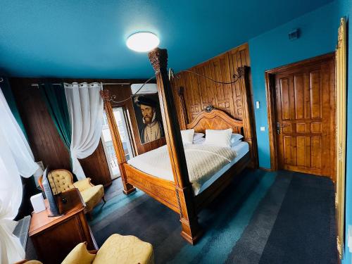 Broken bed hootel 2