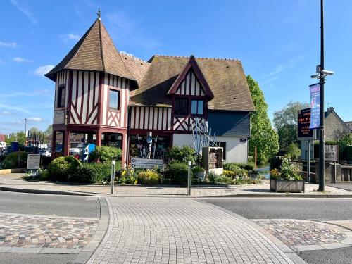 Surrounding environment, Paisible cottage au bord de l'eau -15 mn des cotes in Pierrefitte-en-Auge