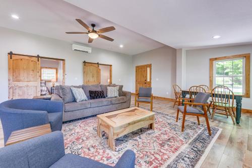 Pet-Friendly Waynesville Cabin with Deck and Mtn Views in Waynesville, USA