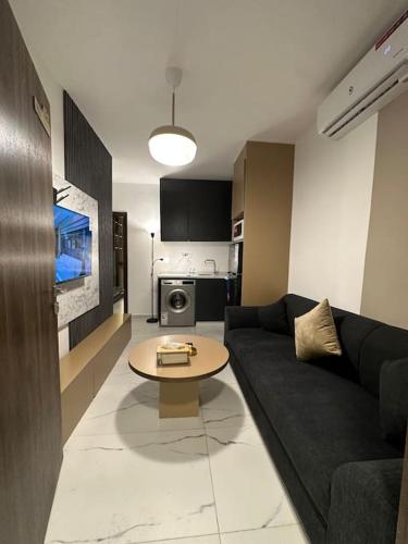Stylish Luxe Apartment F-R 0003 - image 3
