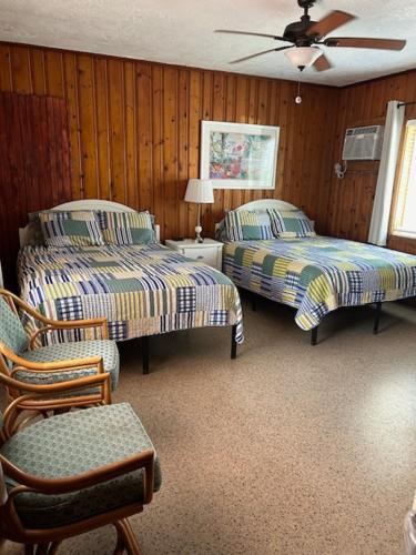 2 queen beds