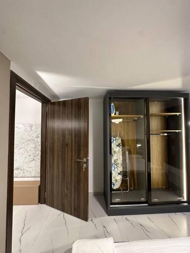 Stylish Luxe Apartment F-R 0006 - image 9