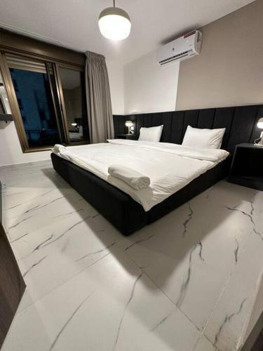 Stylish Luxe Apartment F-R 0006 - image 14