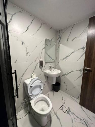 Stylish Luxe Apartment F-R 0006 - image 11