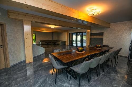 Pyramids Haven in Valea Manastirii