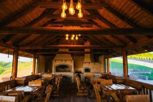 Pyramids Haven in Valea Manastirii