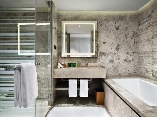 room detail thumbnail 2