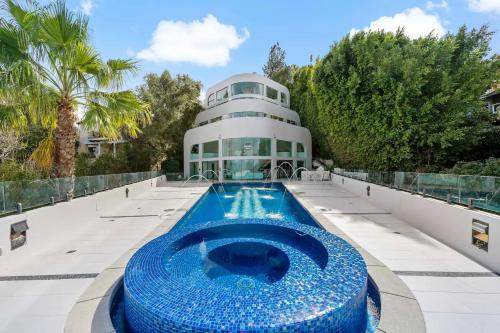 Bel Air Yacht Mansion in Los Angeles, USA