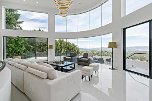 Bel Air Yacht Mansion in Los Angeles, USA