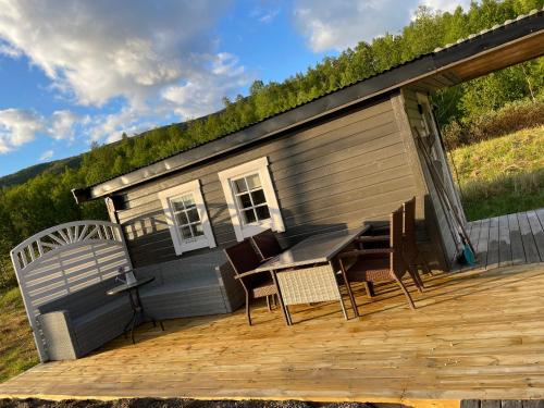 Rauvassgården, romslig, 5 sov, kjøkken, WiFi (Rauvassgarden, romslig, 5 sov, kjøkken, WiFi) in โม อี รานา