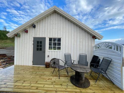 Rauvassgården, romslig, 5 sov, kjøkken, WiFi (Rauvassgarden, romslig, 5 sov, kjøkken, WiFi) in โม อี รานา